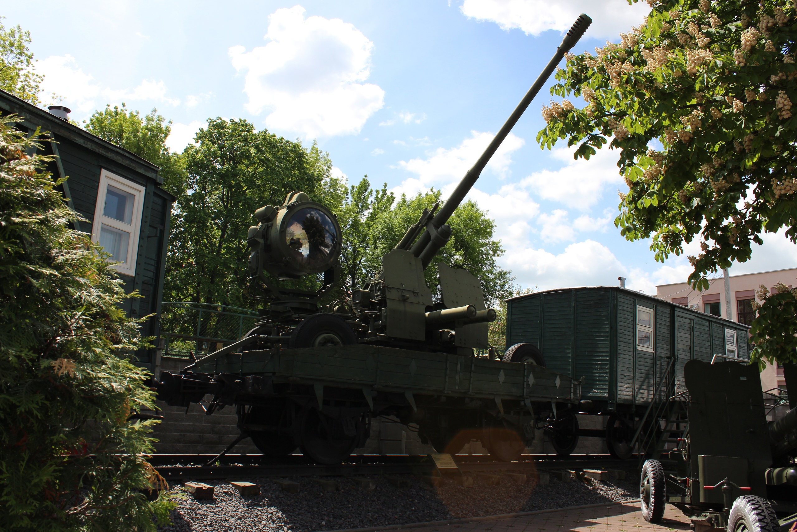 Экспозиция военной техники «Гомельского областного музея военной славы». —  Учреждение «Гомельский областной музей военной славы»