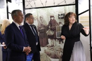 Укрепляя узы памяти: делегация из Якутии посетила Гомельский областной музей военной славы