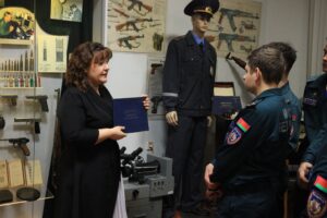 День отца с пользой: спасатели Гомеля заглянули в тайны криминалистики